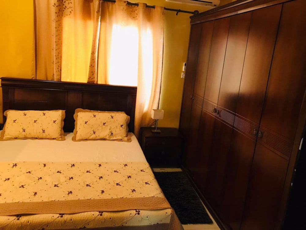 Brusubi 2-beds, Sleeps 6, Pet Friendly & Parking view 3