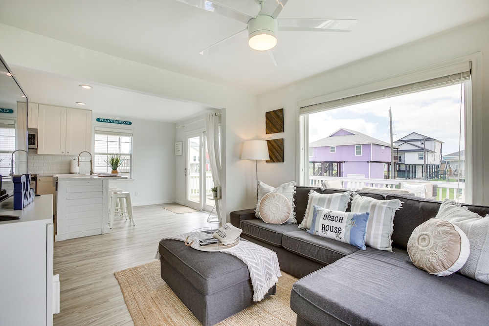 Walk to Beach: Updated Home w/ Deck in Galveston!