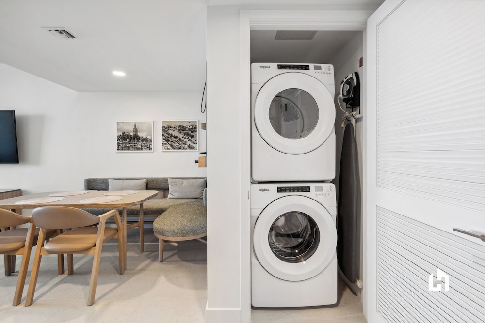 Stylish Apartments with Partial Ocean Views in Downtown
