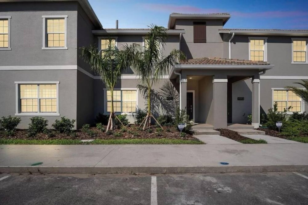 Super Dope- FUN Electric Home W Pool Amenities