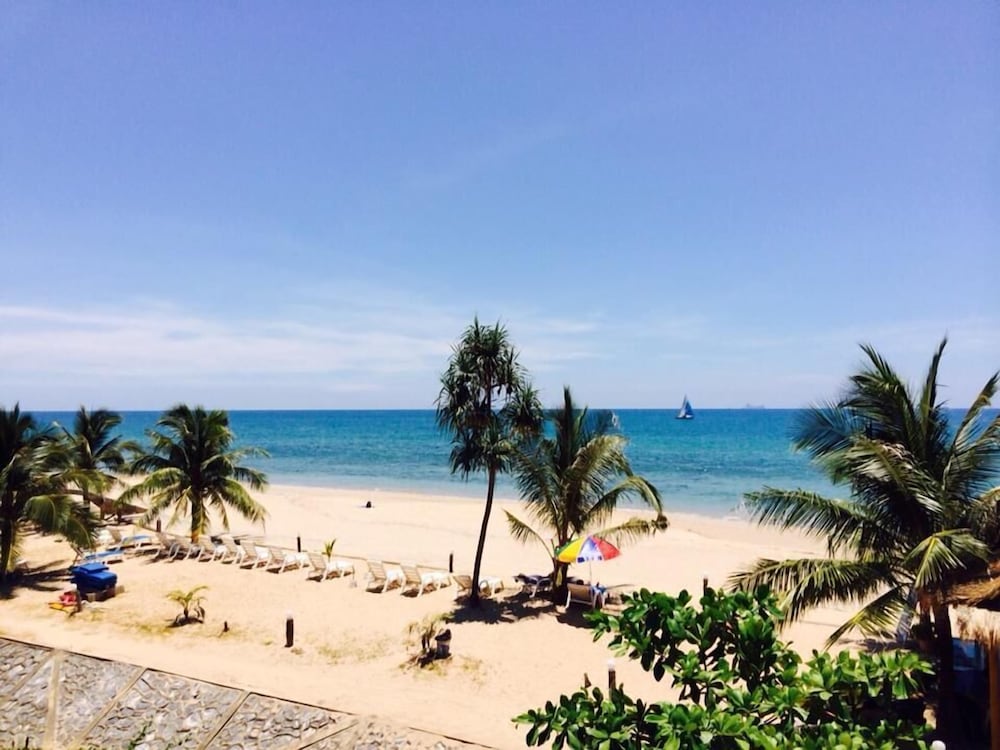 Lanta Il Mare Beach Resort