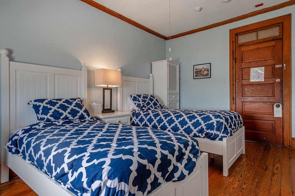 Narragansett Inn