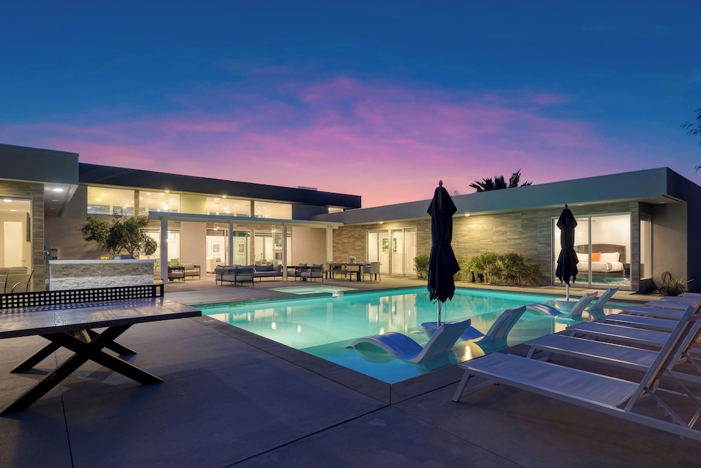 The Polo Villas by AvantStay – Modern Oasis Near Empire Polo Club
