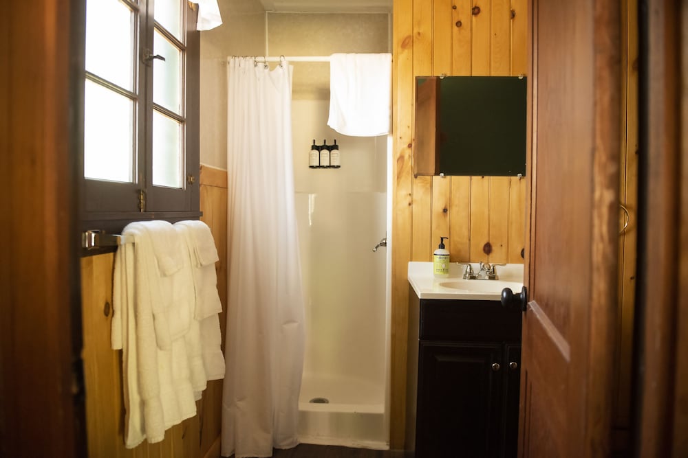 Forest Hill Lodge & Cabins