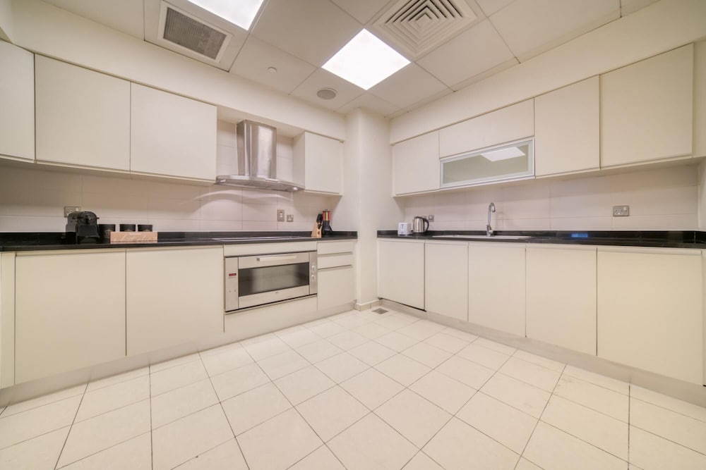 Modish Palm 3BR w Private Balcony Beach Access