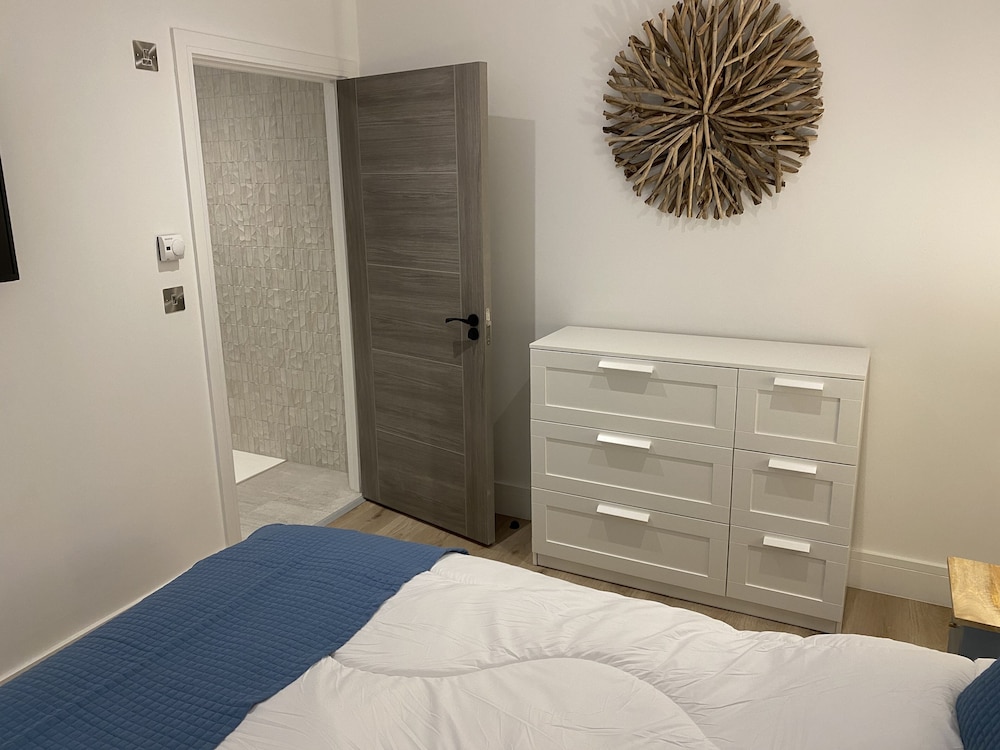 Stunning Cliff Edge Apartment in Newquay view 5
