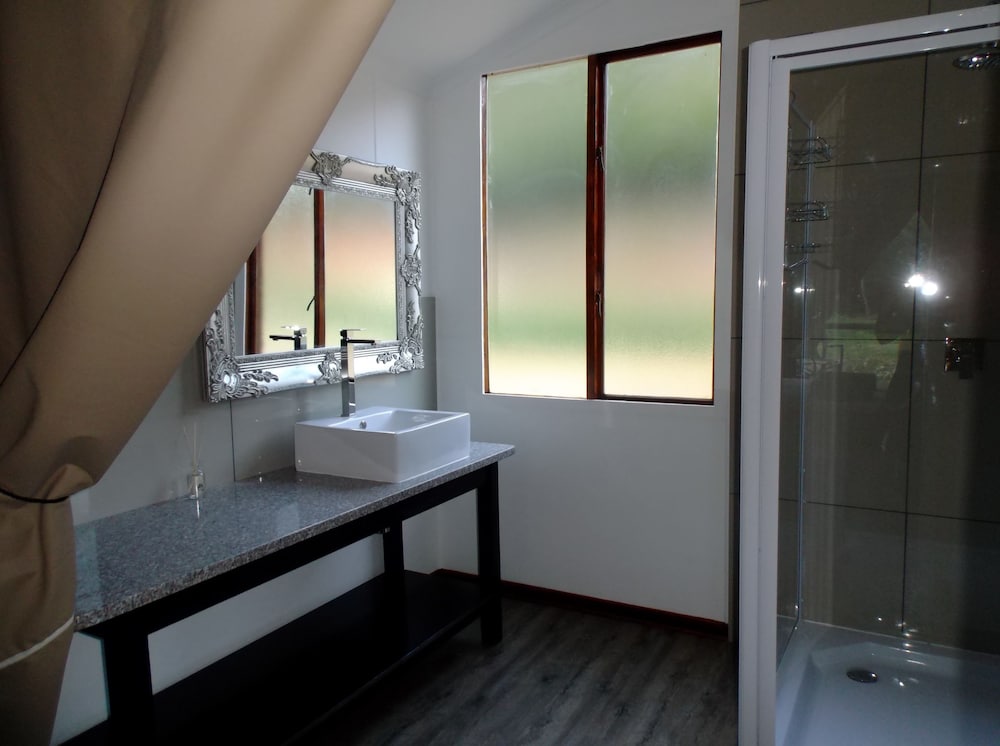Old Mill Lodge, Working Ostrich Farm & Restaurant, Oudtshoorn