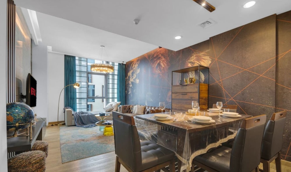 Manzil - Stylish 2BR nr Metro Station Al Jaddaf