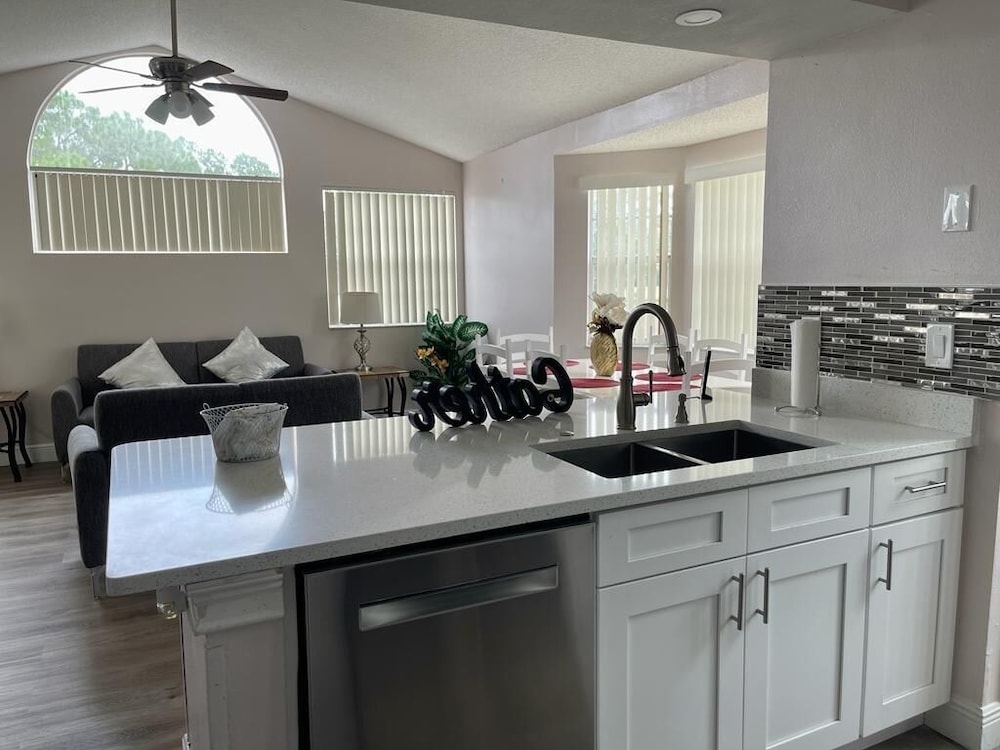 Family Premium 3BD Condo Apartment Near Disney Parks 3 view 3