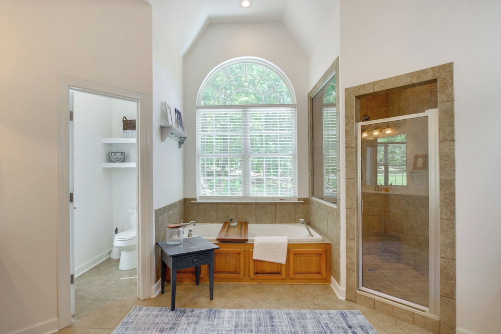 3 Mi to Pickwick Lake: Spacious Family Getaway