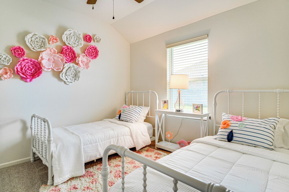 12 Mi to Avery Island: Spacious Family Home!