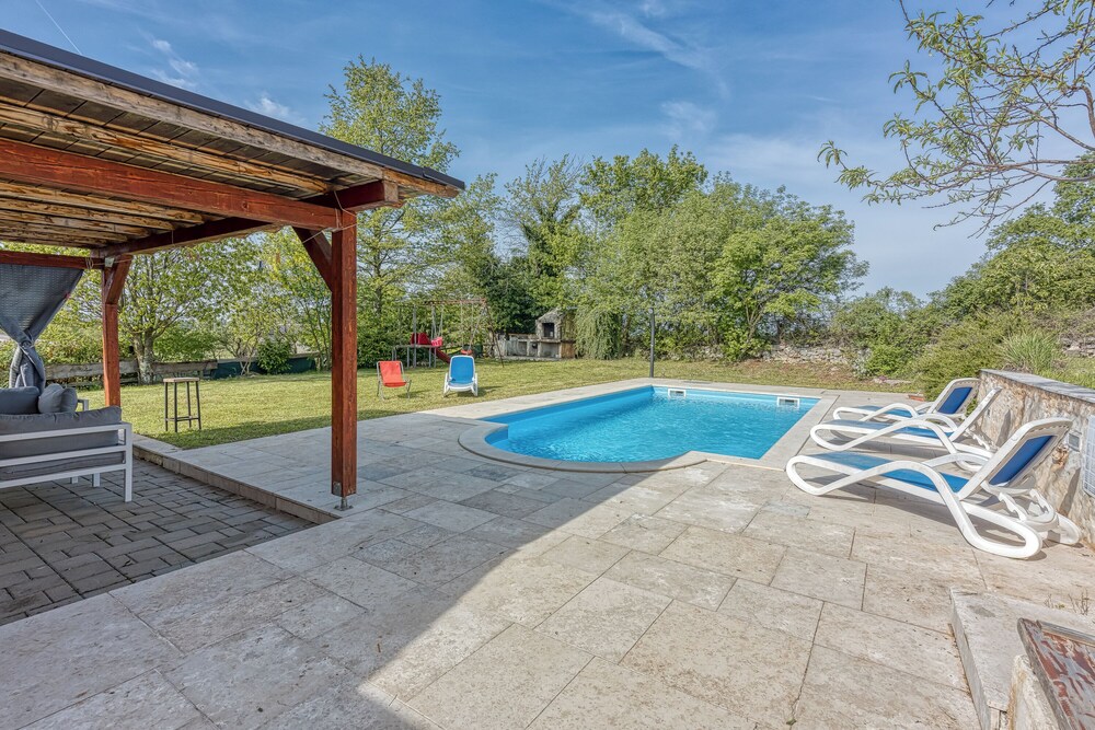 Villa Simac With Pool and Whirlpool
