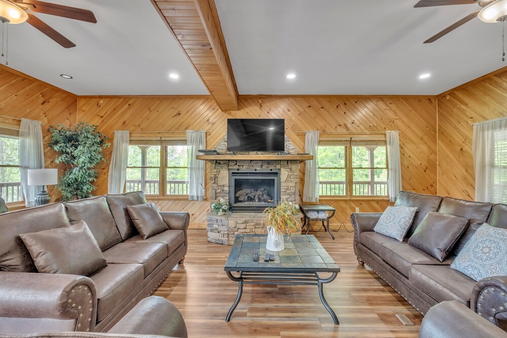 Heavenly Views - Amazing Mountain Views 8 Bedroom Cabin by Heavenly Views Resort view 4