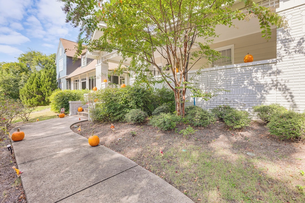2 Mi to Dtwn: Stylish Urban Retreat in Birmingham