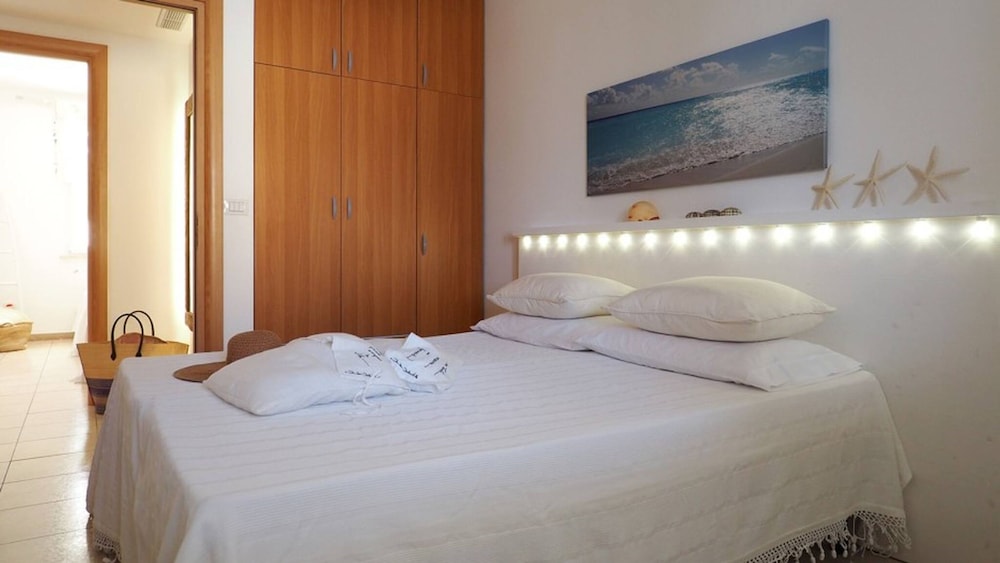 Villa del Mare 2 Three Bedrooms 700 Metres From the Beach