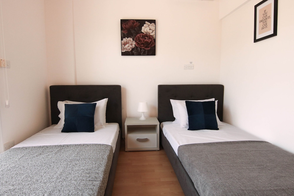 Phaedrus Living: Beachfront Villa Spiaggia