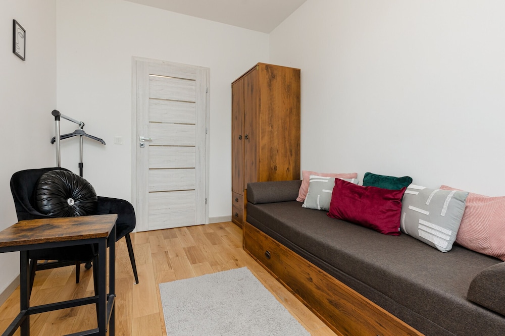 Apartment Kotsisa + Parking by Renters view 4
