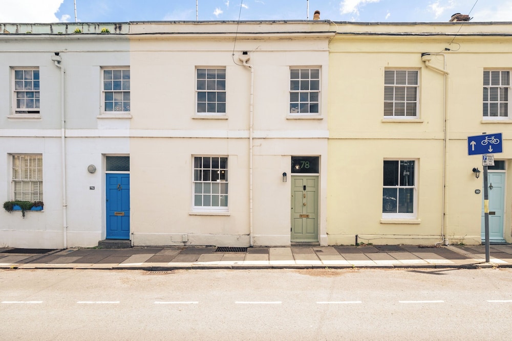 Stylish Townhouse Annexe Cheltenham
