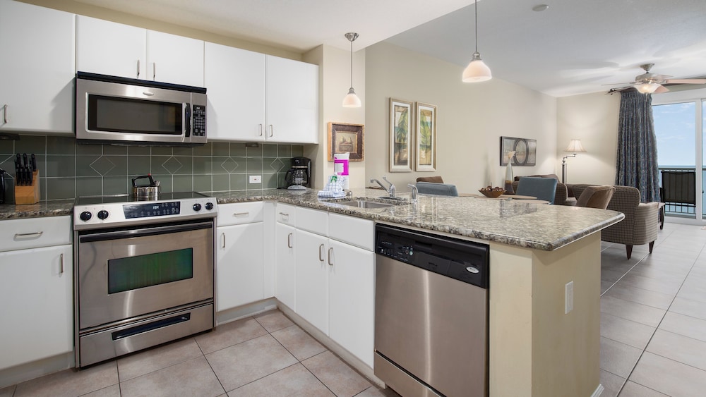 20th Floor Condo! Sleeps 8! Gulf Front Master Suite w/ Beautiful Gulf Views!