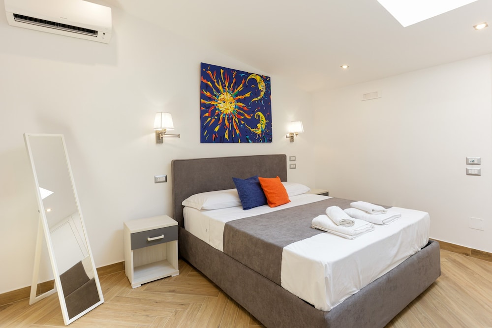 Pessina 90 Rooms in Naples