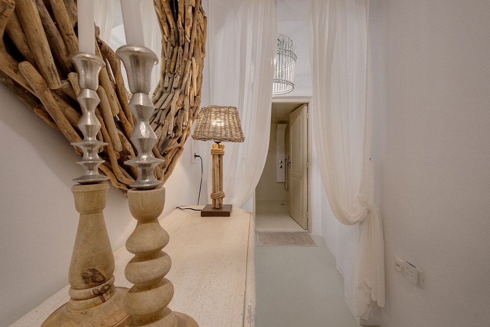 Rock Villas - Emporio | Pool, Jacuzzi, Castle View