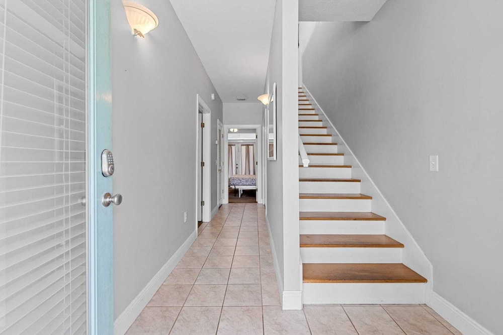Walk to Santa Rosa Beach Private Pool, Balcony, and Coastal Views