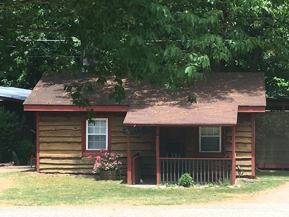 Smoky View Cottages & RV Resorts