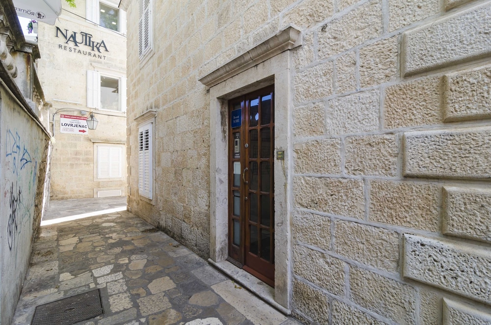 Rooms Lovrijenac