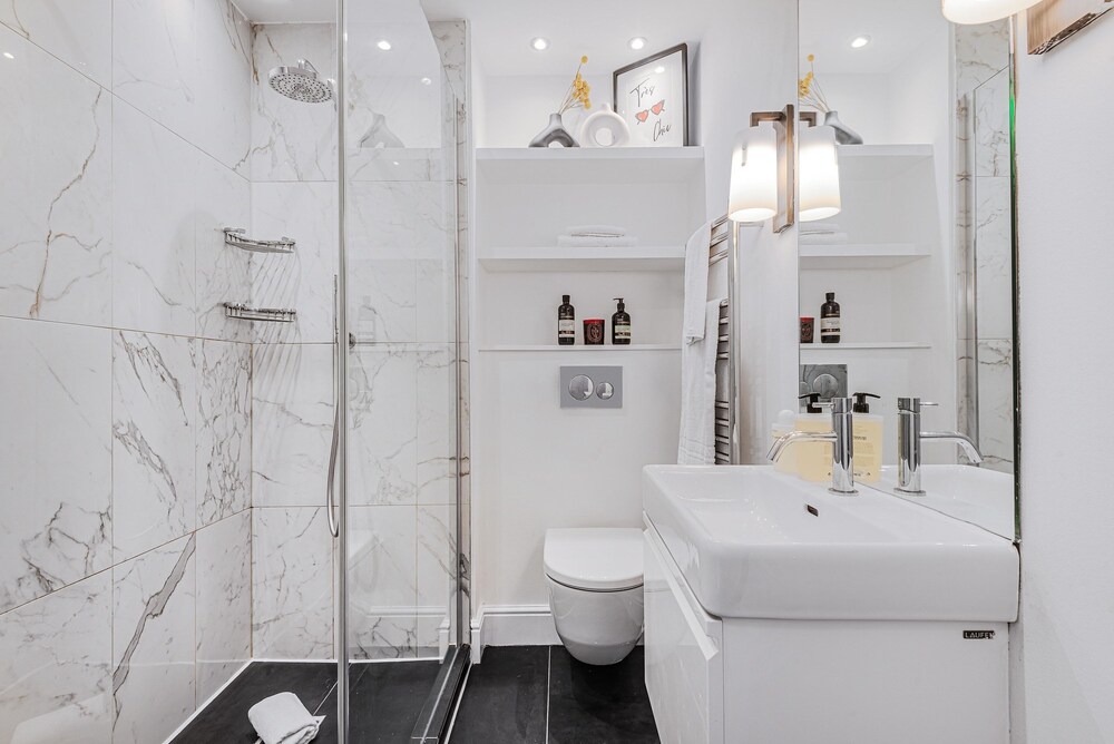 Lady on the Lane- 2 bed Primrose Hill - by Out of Office Lifestyle