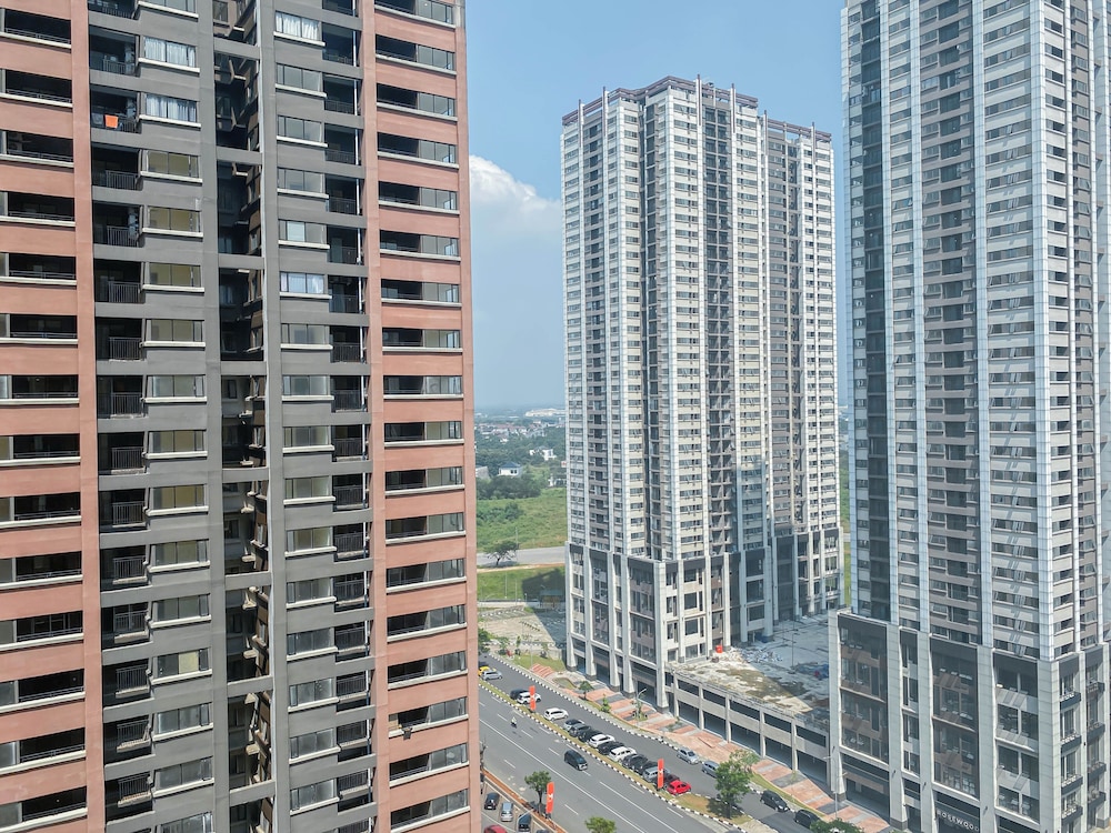 Spacious And Cozy 2Br With Extra Room At Meikarta Apartment