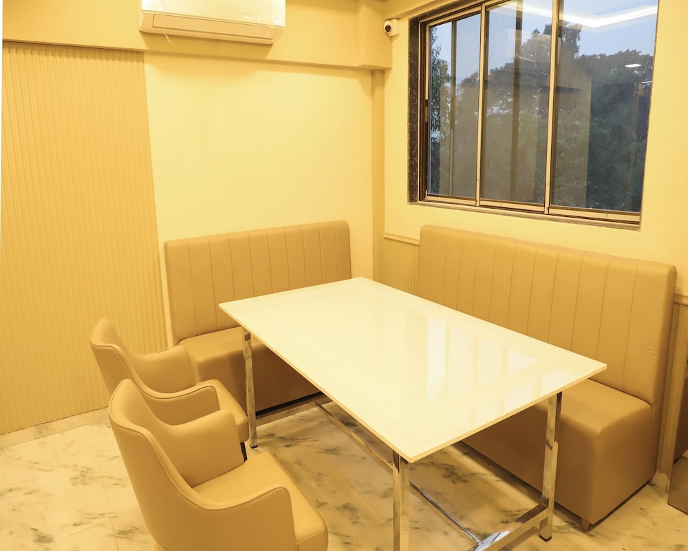 Hotel Devanshri Rooms & Restaurant