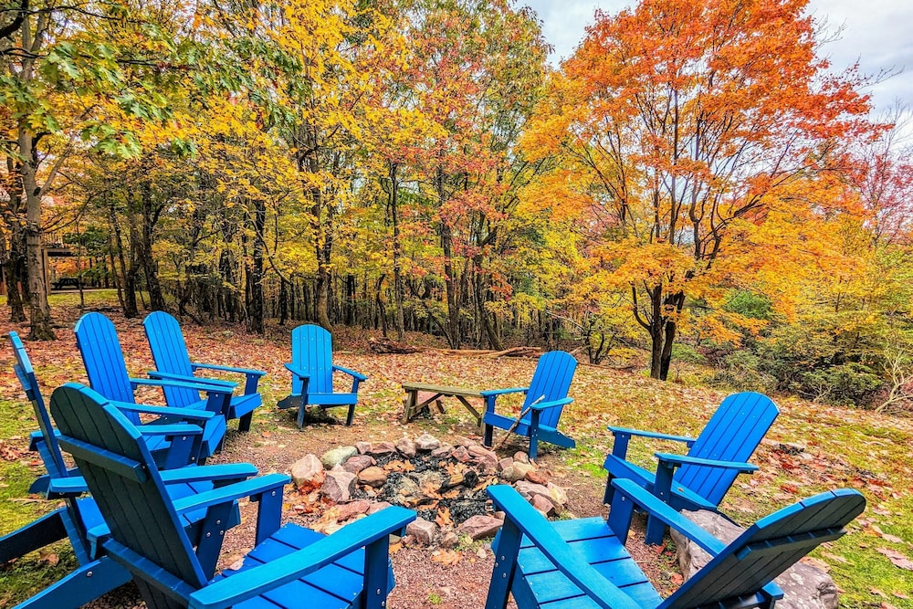 Sky View Chalet by Avantstay Stunning Interior, Spacious Deck, Hot Tub, & View view 5