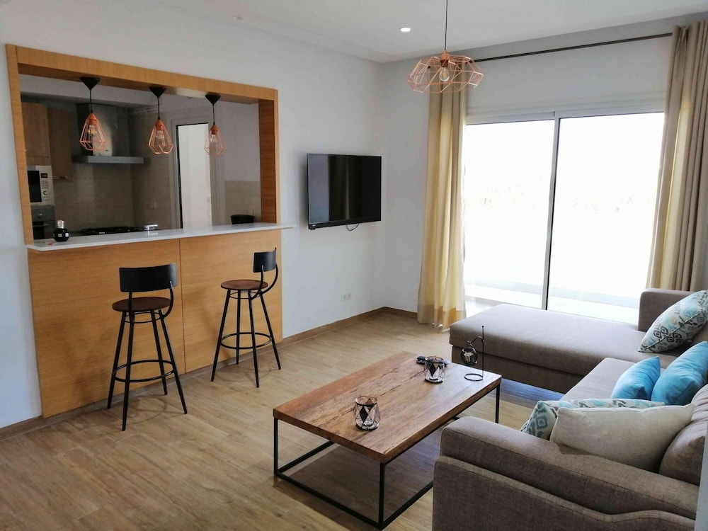 Bright Stylish 1bd Flat in Jardins De Carthage view 3