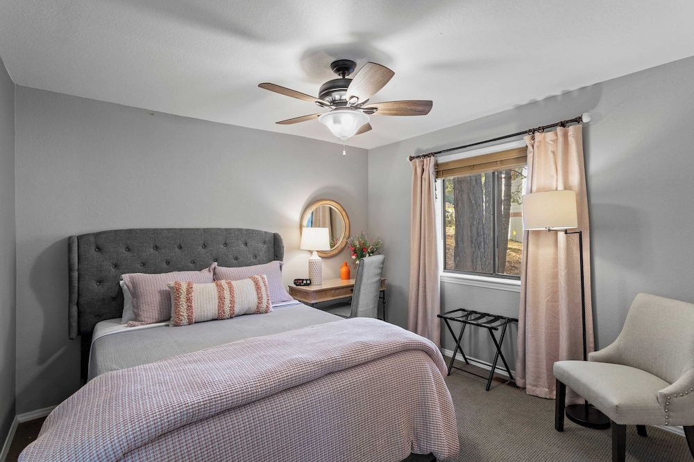 5bdr Stay w/ Fireplace, Game Room & Family-friendly Amenities Arrowhead Chalet by Avantstay