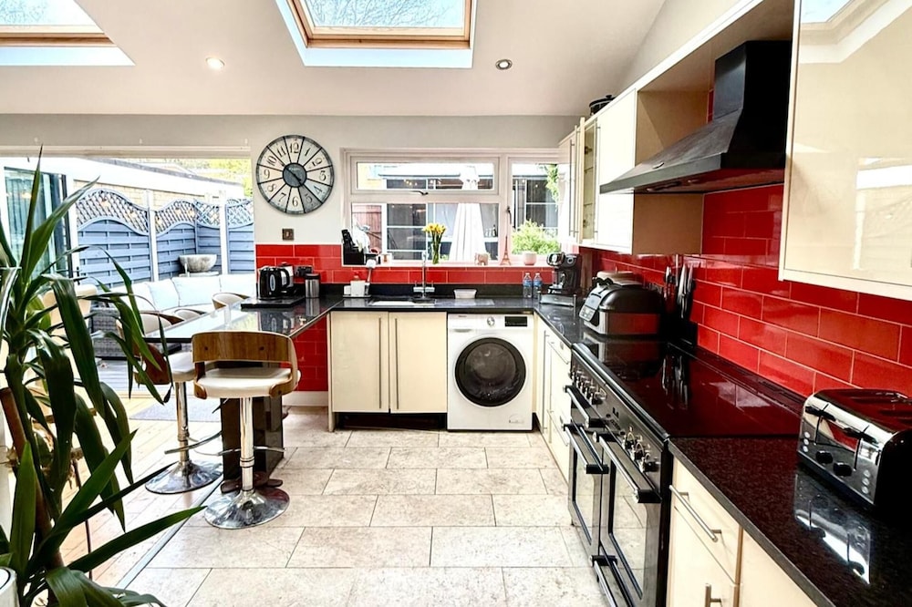 3 Bed-sleeps 6-hot Tub-pet Friendly-parking