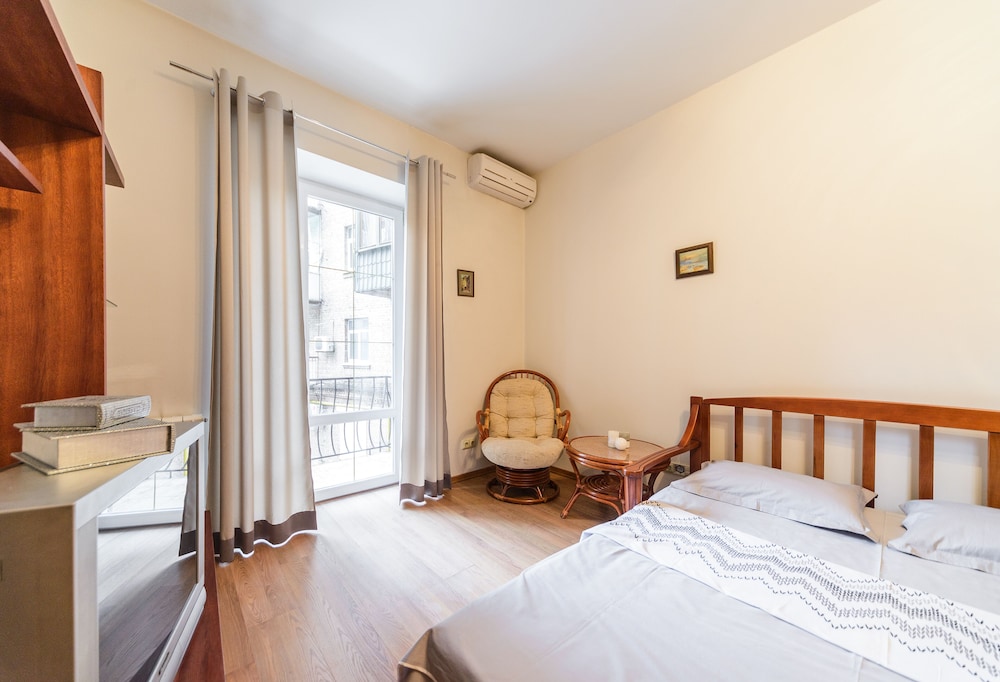1-room apartments Kiev city center 43 view 4