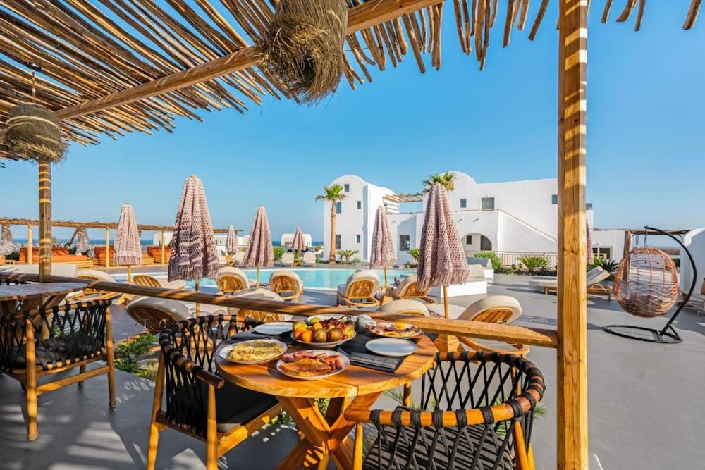 Amethyst Luxury Suites - Oia Family Suite