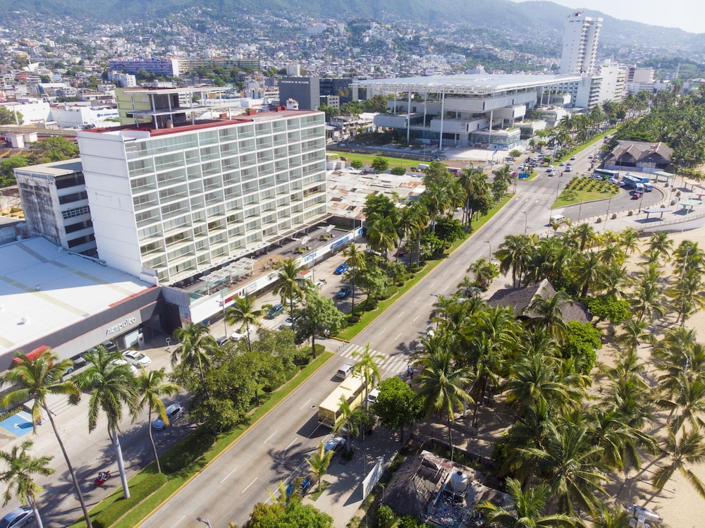 Ramada by Wyndham Acapulco Hotel  Suites - Property Image 23