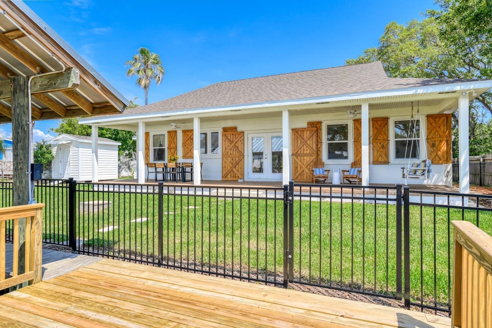 Castaway Cottage