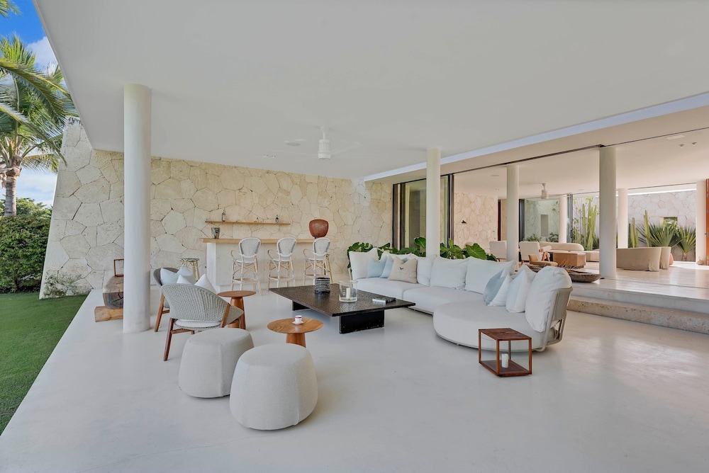 Magnificent 5BR Modern Tropical Villa With Pool