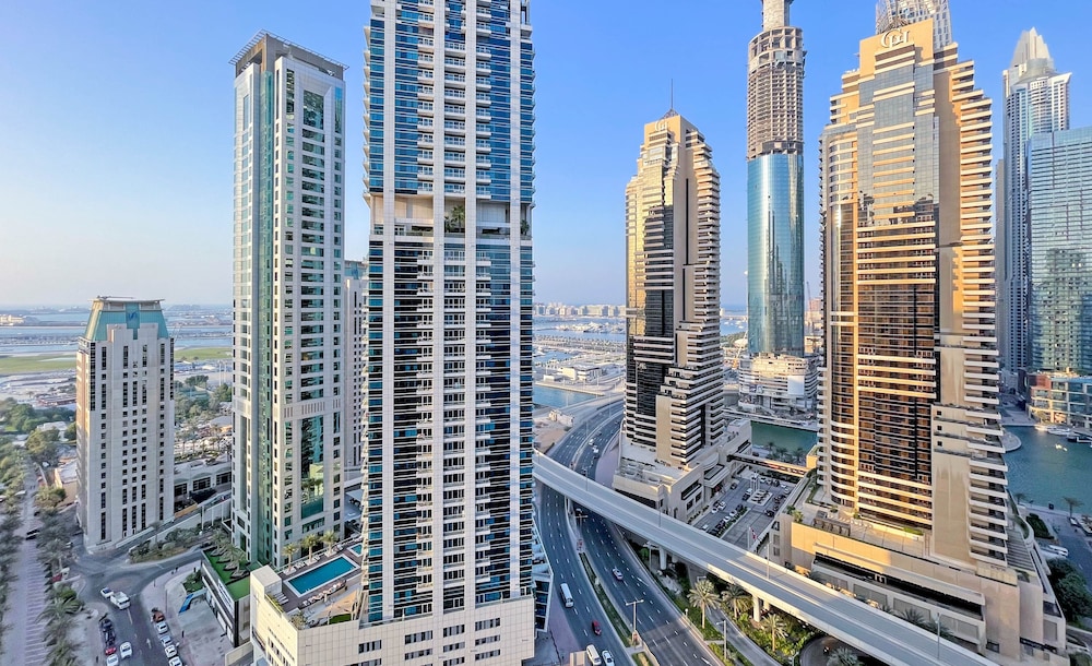 bnbme | SkyView Tower | 4 + Maids