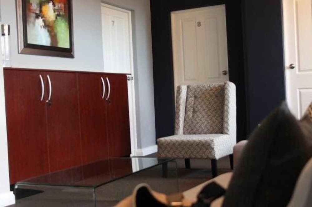 1st Class Manor B&B