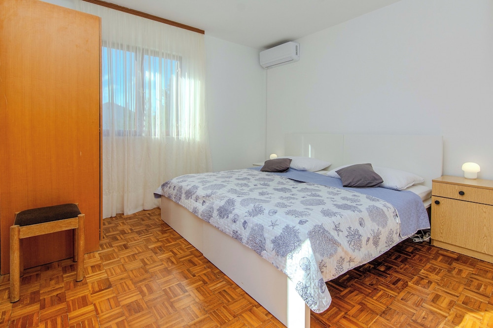 Apartments Kurta