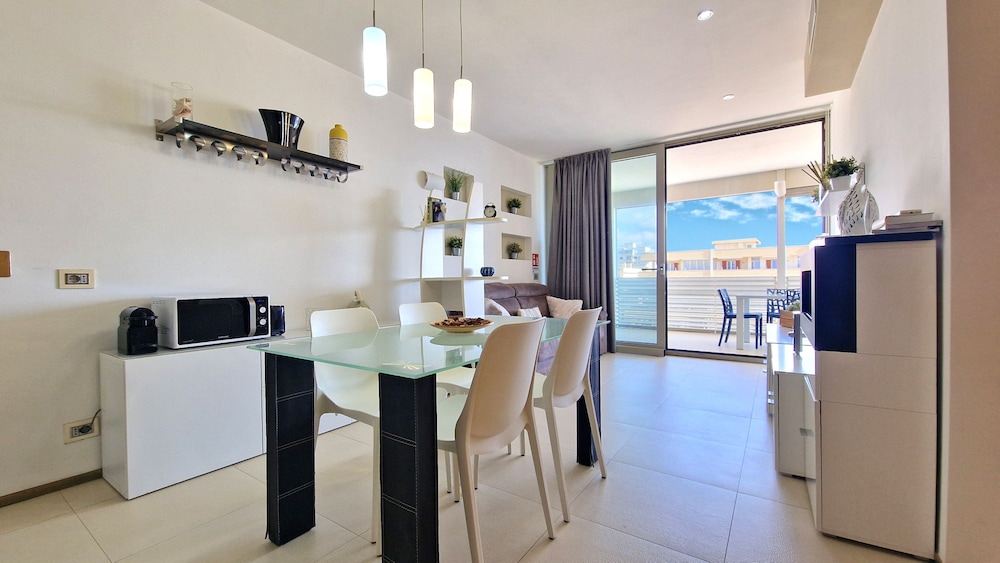 Suite Le Vele Sea View Sleeps 4 and Wifi