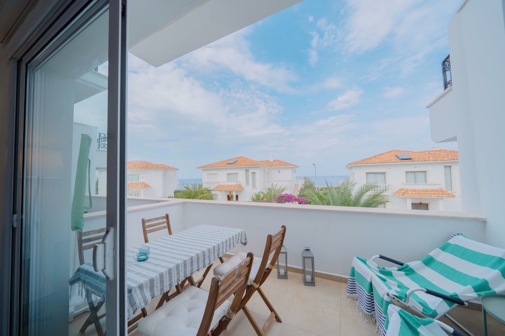 Modern Studio Apartment With Lovely sea View