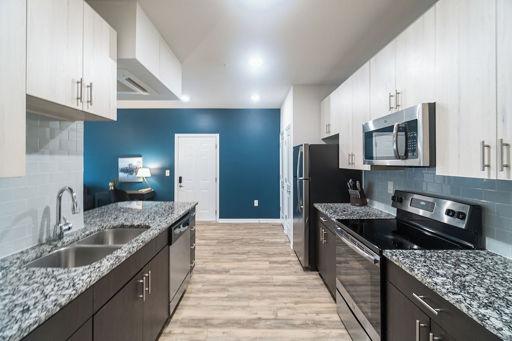 Landing Apartments - University City North