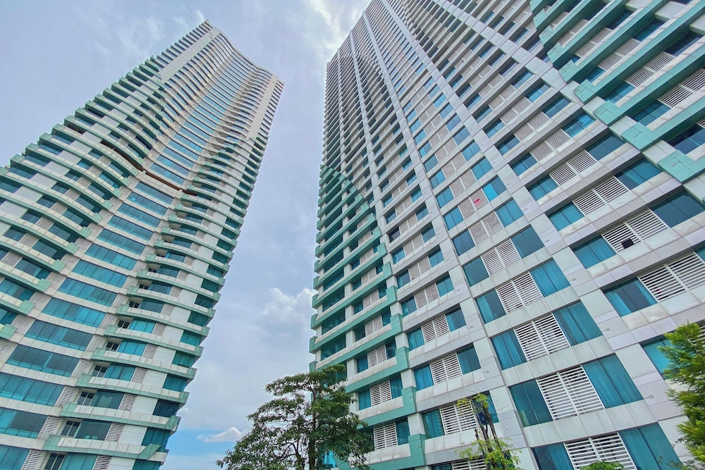 Comfy And Modern 2Br Grand Kamala Lagoon Apartment