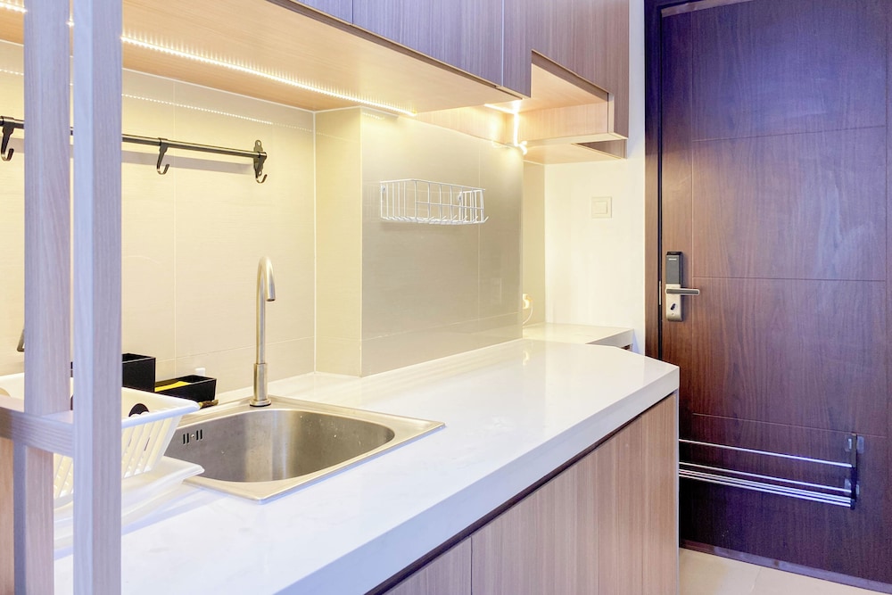 Good And Cozy Stay Studio Daan Mogot City Apartment