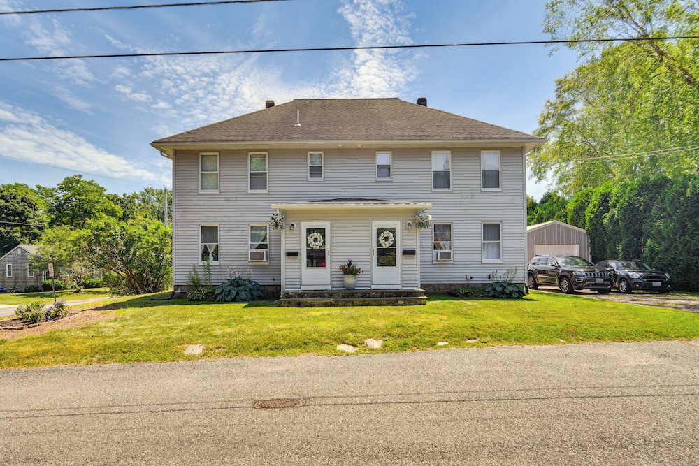 Wakefield Escape: Walk to Downtown & Near Beaches!