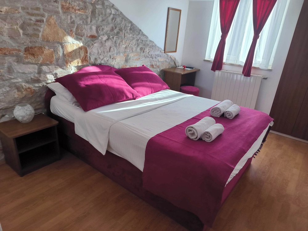 Omir Bed & Breakfast